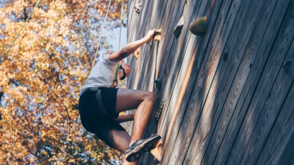 Sonhar com escalada de uma parede